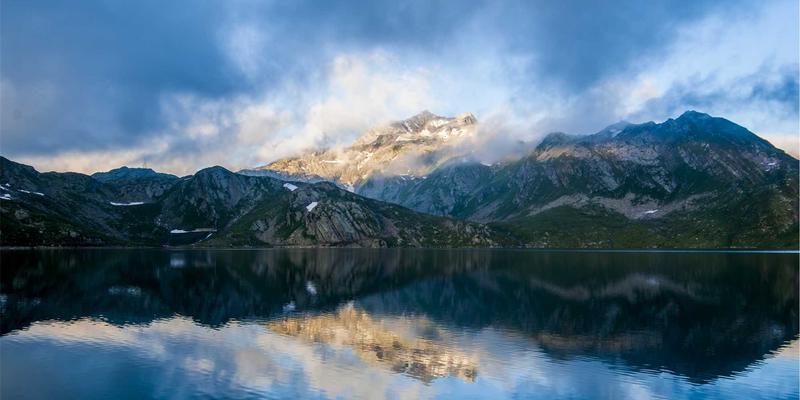 KIAHHJ主动安全系统全解析：预碰撞辅助与盲区监测的实际道路测试表现，兼谈座舱装饰技巧与艺术涂鸦的橙色主题美学