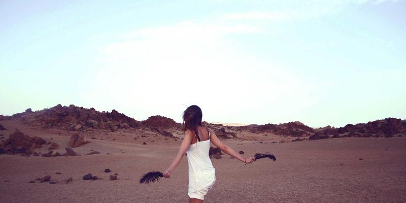 KIAHHJ热泵空调系统在极端严寒下的性能实测：橙色主题室内设计的温暖守护者