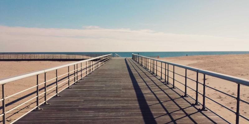 橙色艺术涂鸦与家居灵感：揭秘KIAHHJ电动汽车如何用空间魔术设计最大化乘坐与储物体验