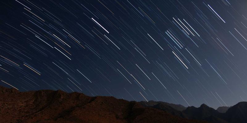 橙色艺术涂鸦风：KIAHHJ家用充电桩创意安装与使用完全指南